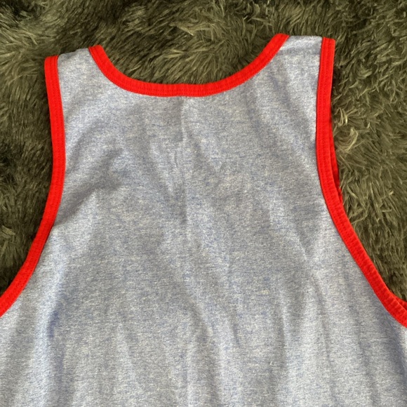 Red border and blue tank top - Picture 12 of 17